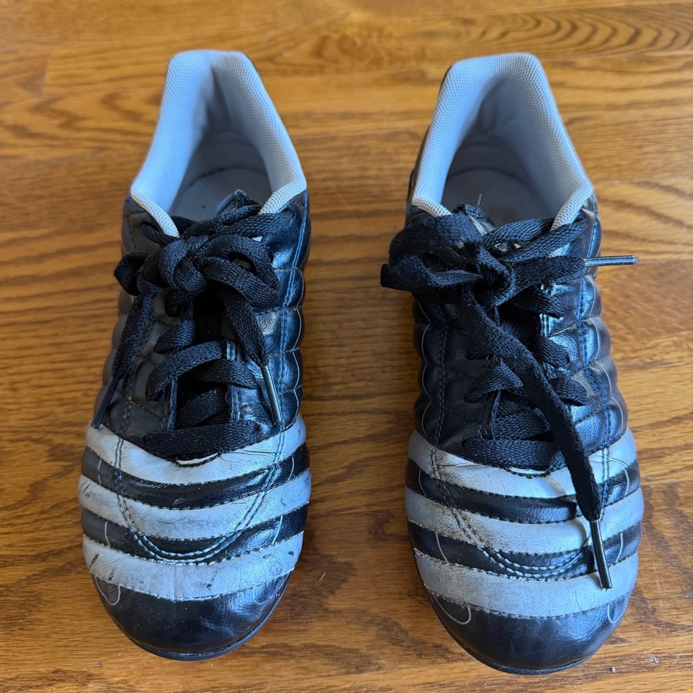 Adidas MLS Youth Soccer Cleats – Size 4